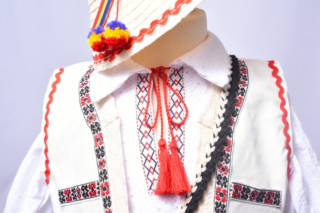  Costum Traditional Baieti