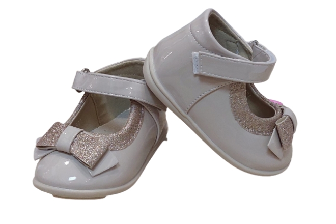  Pantofi Fetite