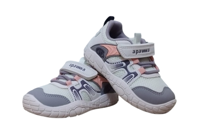  Adidasi Fata Sport