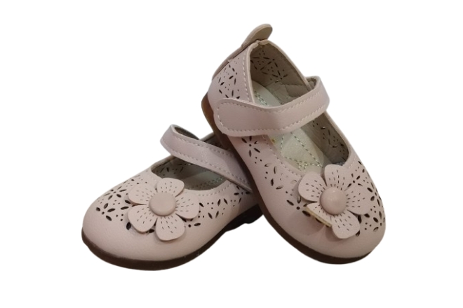  Pantofi Fetite